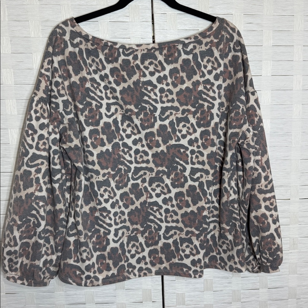 Venus Women’s Brown Muted Animal‎ Print Balloon Sleeve Oversized Top Size Medium - Picture 6 of 10